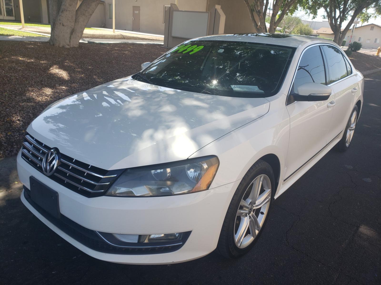 2013 WHITE /gray and black Volkswagen Passat tdi highline (1VWCN7A31DC) with an 2.0L L4 DOHC 16V engine, 6-Speed Automatic transmission, located at 323 E Dunlap Ave., Phoenix, AZ, 85020, (602) 331-9000, 33.567677, -112.069000 - 2013 Volkswagen Passat TDI SEL Premium,...... EXCELLENT condition, A Real Must See!!.... No accidents, Ice cold ac front and rear, Stereo/CD Player, Satellite compatible, Bluetooth, Phone sync, Backup camera, Navigation, Clean Black and Gray interior with Black Leather seats in near perfect conditio - Photo #0